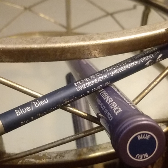 Blinc BLUE eyeliner pencil  0.04oz./1.2g - Picture 2 of 5